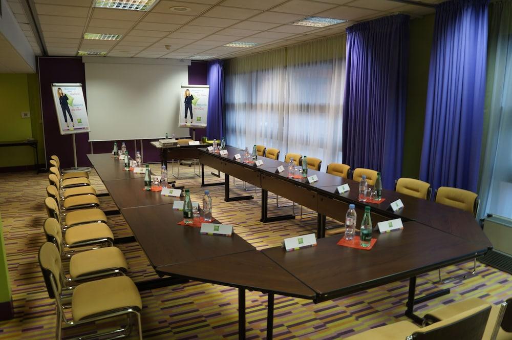 Ibis Styles Evry Courcouronnes Hotel And Events Exterior foto